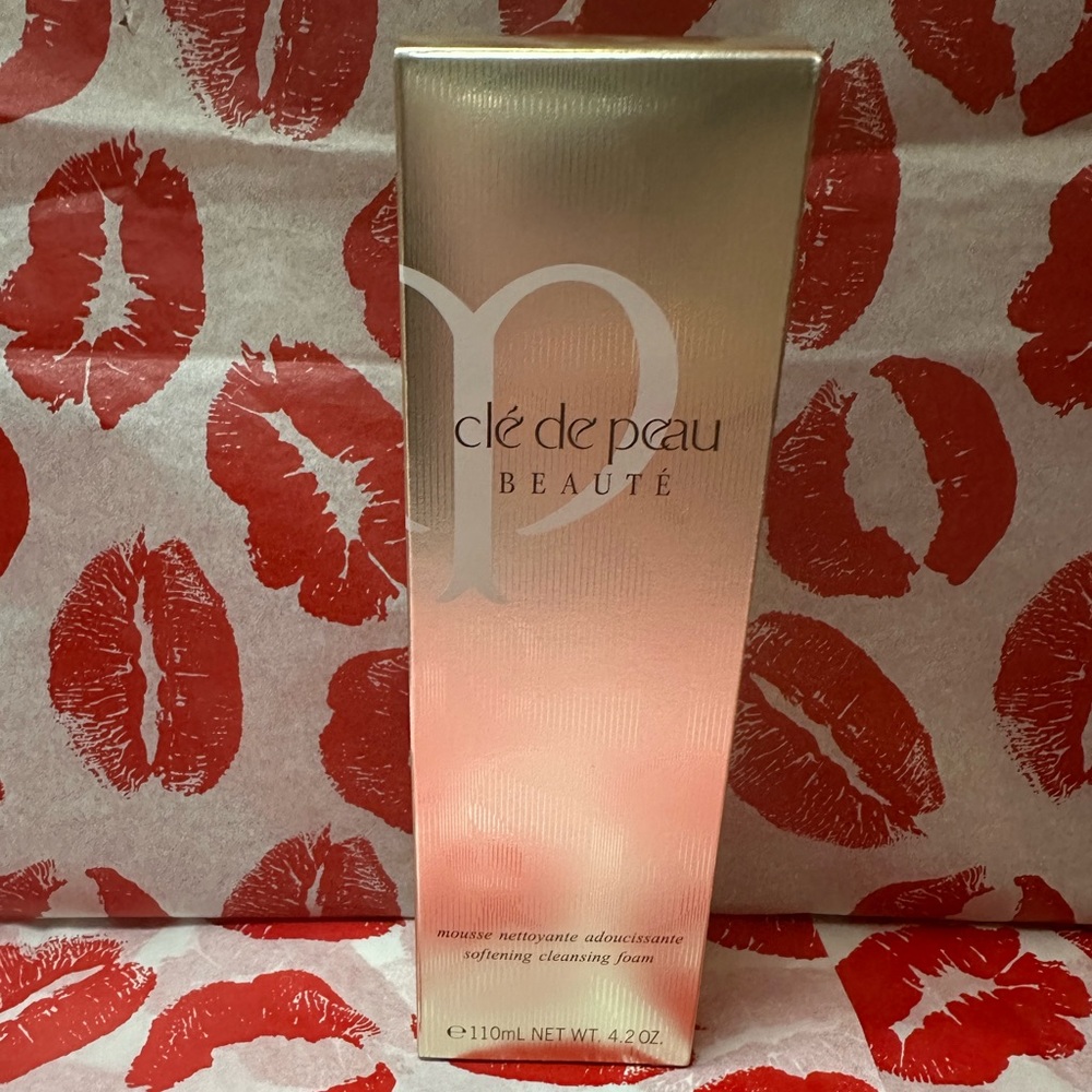 cle’ de peau softening cleansing foam